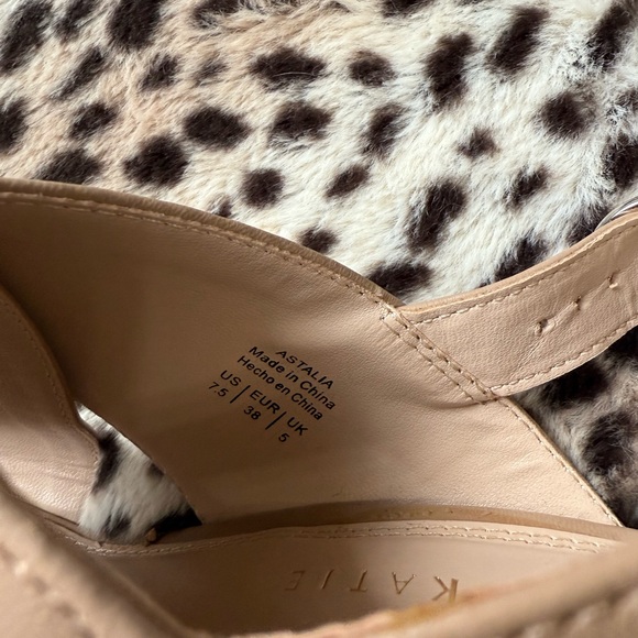 Kelly & Katie - Picture 8 of 8